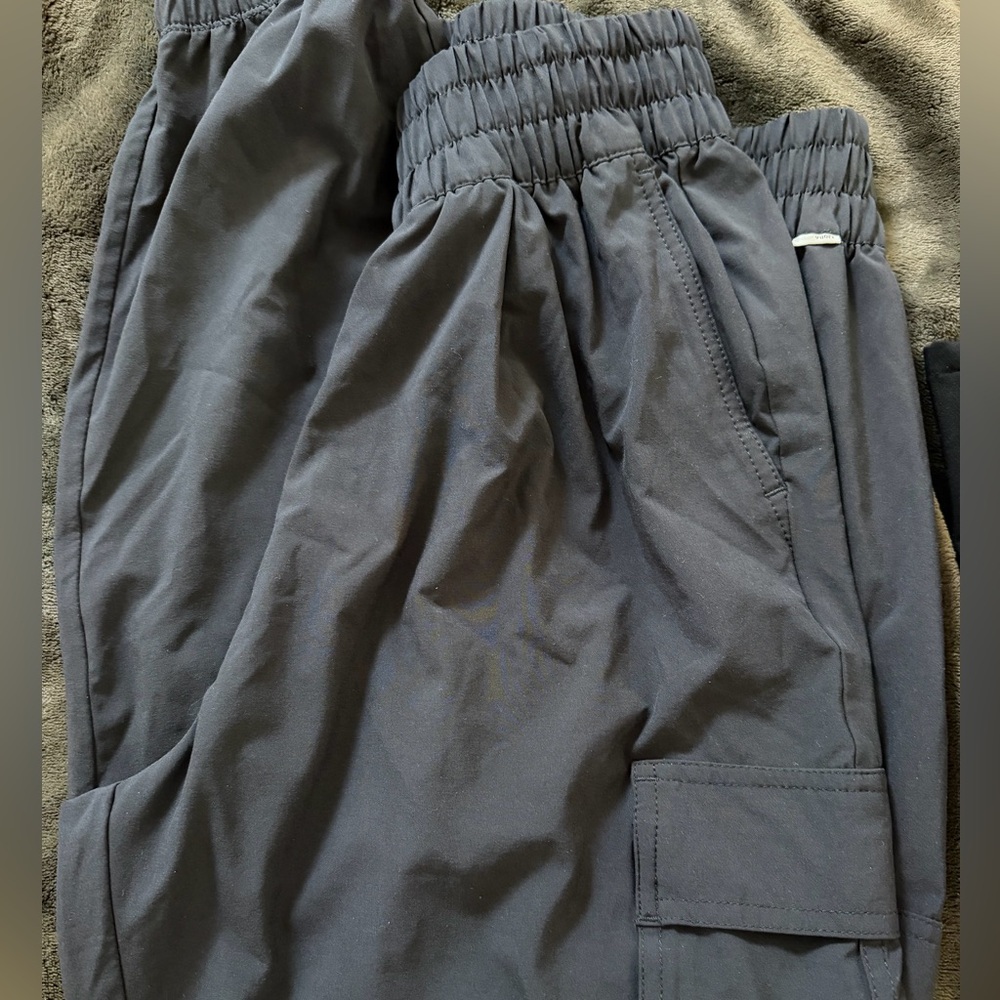 Vuori Villa Cargo Jogger•High Rise Pocketed Pant•Black•size small